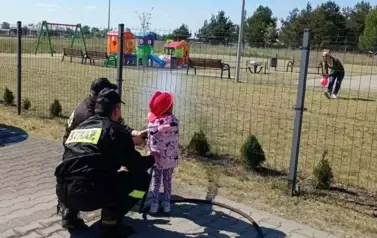 pokaz lania wody z dziećmi